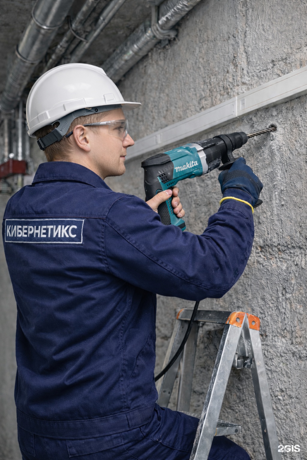 Монтаж кабельных линий инженером ООО КИБЕРНЕТИКС